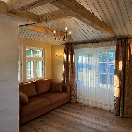 Kooli 7 - Ii Floor Sea View With Balcony In Old Town 아파트 합살루