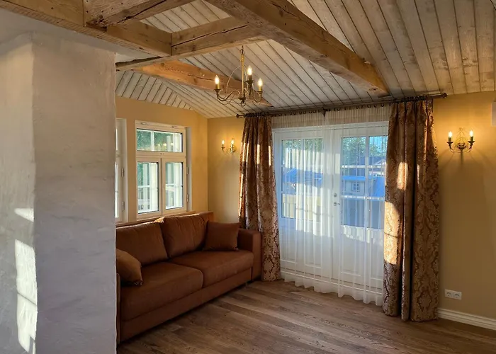 Kooli 7 - Ii Floor Sea View With Balcony In Old Town Apartamento Haapsalu