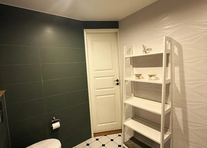 Kooli 7 - Ii Floor Sea View With Balcony In Old Town 아파트 합살루